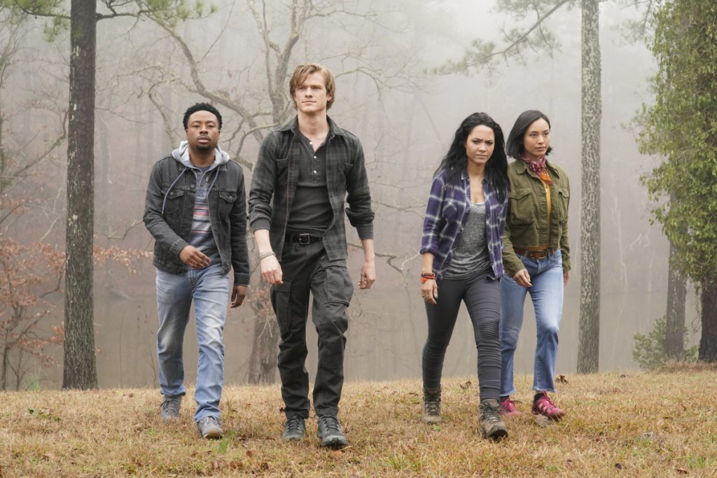 Bozer (Justin Hires), Mac (Lucas Till), Riley (Tristin Mays) et Desi (Levy Tran) sont à la recherche de deux jeunes américains en Colombie.