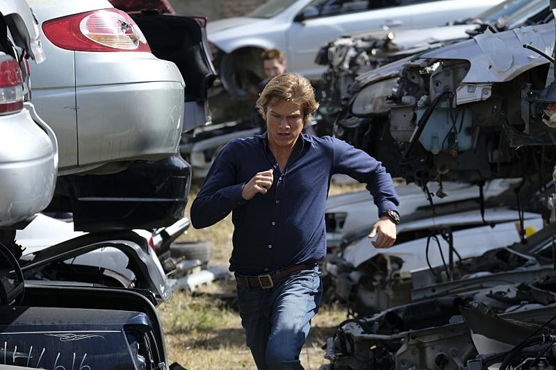Mac (Lucas Till) se met à courir afin d'échapper à Murdoc (David Dastmalchian).